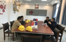 山東潼關客戶來廠參觀礦用電機車生產(chǎn)流程