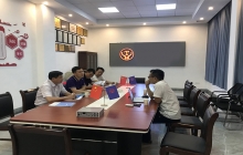 貴州婁底客戶來訪，參觀蓄電池礦用電機(jī)車的生產(chǎn)