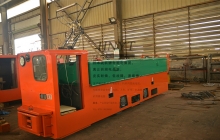 山東架線式蓄電池復(fù)式能源電機(jī)車現(xiàn)場視頻