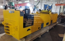 山東分體式設(shè)計(jì)的10噸架線式湘潭電機(jī)車(chē)發(fā)貨