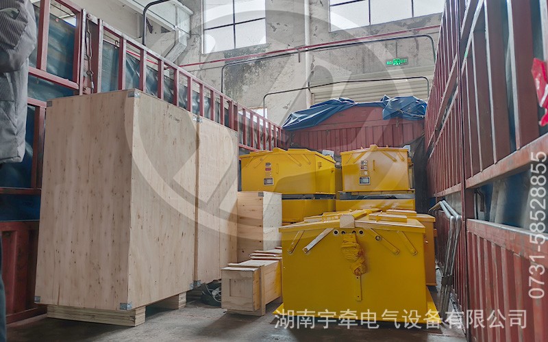 定制型5噸湘潭蓄電池電機(jī)車及配件發(fā)往國外