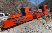 貴州一批5噸湘潭鋰電池電機車抵達礦山現(xiàn)場