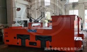 一批14噸架線式湘潭電機(jī)車發(fā)往金礦