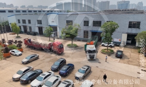 一批5噸蓄電池湘潭電機車裝車發(fā)貨