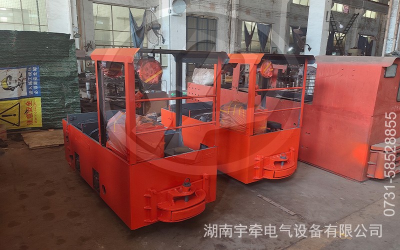 2.5噸蓄電池湘潭電機(jī)車裝車發(fā)貨