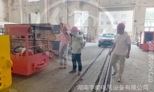 金屬礦客戶蒞臨湘潭電機車廠家參觀考察